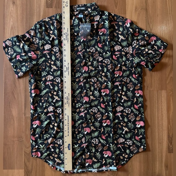 NWT Mushroom Woods Woven Button-Up size medium Hot Topic 🍄 - Picture 6 of 9